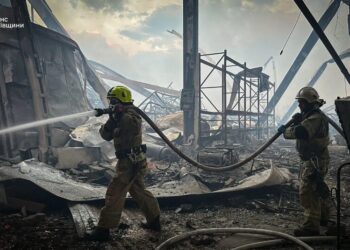 Два розподільчі центри "Сільпо" загорілися через атаку рф, загинули 6 працівників