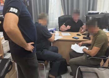 Апартаменти в Буковелі, квартири і авто: за незаконне збагачення екскомандувач логістики Повітряних сил отримав нову підозру