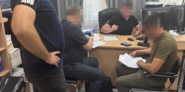 Апартаменти в Буковелі, квартири і авто: за незаконне збагачення екскомандувач логістики Повітряних сил отримав нову підозру