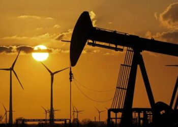Нафта дещо знижується на тлі перемовин Оману та Ірану щодо Ормузької протоки – Reuters