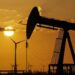 Нафта дещо знижується на тлі перемовин Оману та Ірану щодо Ормузької протоки – Reuters