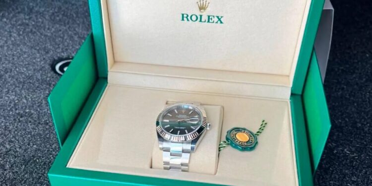 Cartier та Rolex: на кордоні виявили багатомільйонну контрабанду елітних годинників
