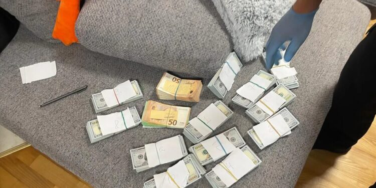 Пропонувала операцію на хребті за 12 000 доларів – у Дніпрі затримали військову медикиню