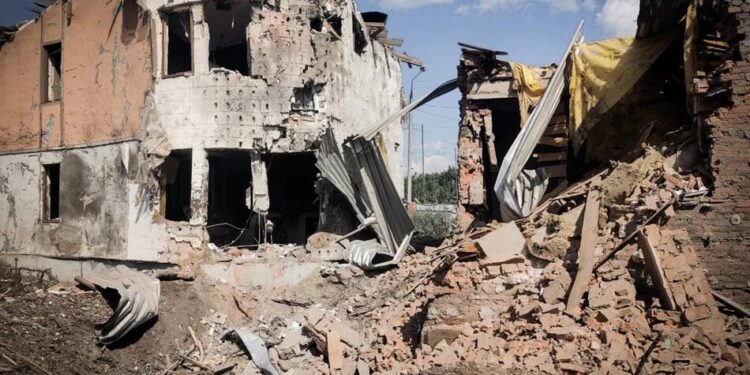 Окупанти вдарили чотирма авіабомбами по Сумах: загинув цивільний, пошкоджено 20 будинків