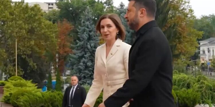 "Важливо – бути разом і посилювати одне одного" – Зеленський у Кишиневі зустрівся із Санду