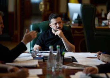 Зеленський доручив підготувати чіткий план спеціальної санкційної операції проти рф