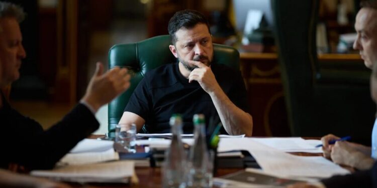 Зеленський доручив підготувати чіткий план спеціальної санкційної операції проти рф
