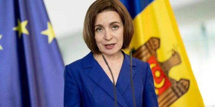 Санду назвала залякуванням проліт російських дронів над Молдовою