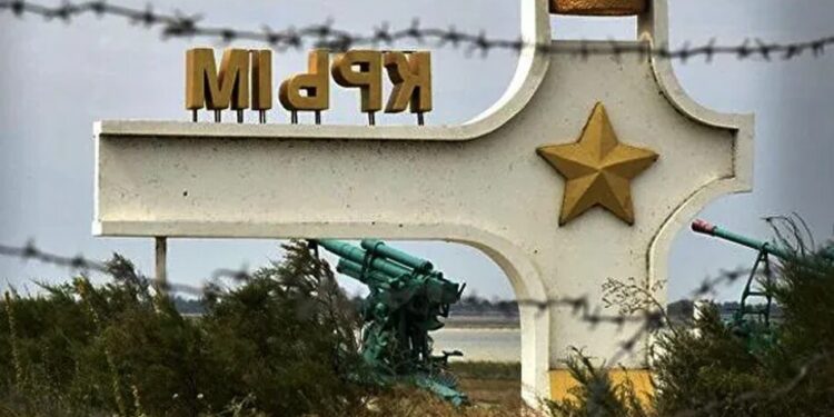 У порту Керчі в результаті атаки безпілотників пошкоджено два патрульні кораблі берегової охорони фсб рф – СБУ