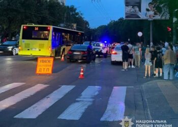 У Львові два BMW збили батька з 8-річною донькою – розпочато розслідування