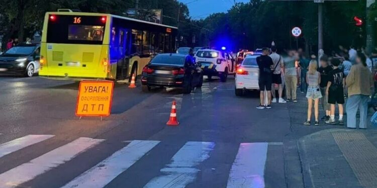 У Львові два BMW збили батька з 8-річною донькою – розпочато розслідування