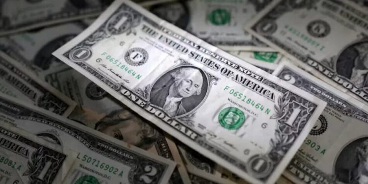 Долар різко зріс після натяку голови ФРС на можливе підвищення ставок