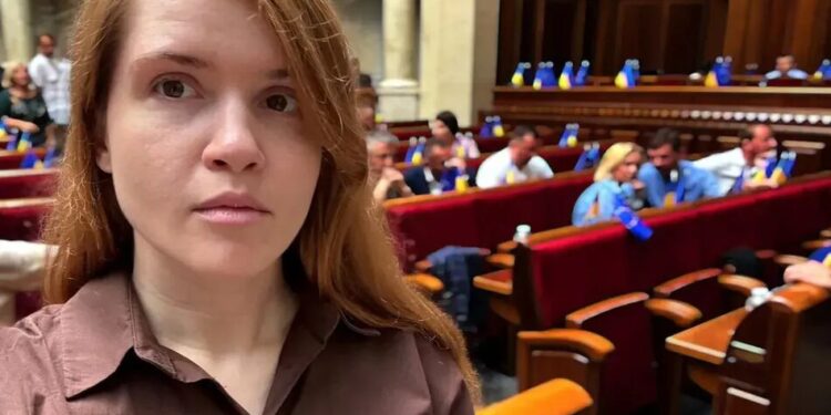 Безугла повернулася до фракції "Слуга народу" через два роки