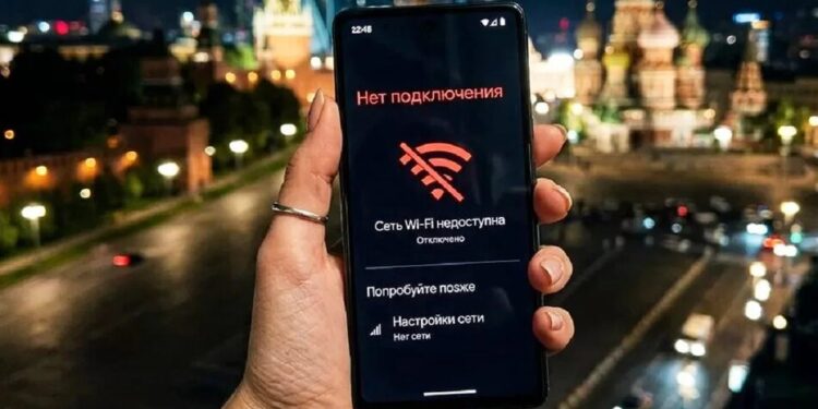 У рф лише третина мобільних інтернет-сесій без обмежень, влада посилює контроль – ЦПД