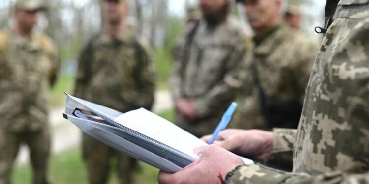 Батька двох малолітніх дітей мобілізували після смерті їхньої матері – омбудсман