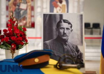 Рештки Євгена Коновальця привезли в собор УГКЦ в Києві