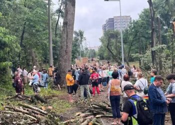 У КМДА заявили, що для будівництва тепломережі на Теремках затверджений лише один проєкт