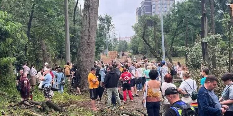 У КМДА заявили, що для будівництва тепломережі на Теремках затверджений лише один проєкт