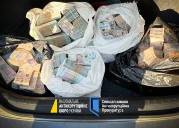 НАБУ і САП розкрили деталі схеми з фігурантами чинним і колишнім нардепами і топпосадовцями ОП і показали мішки з грошима
