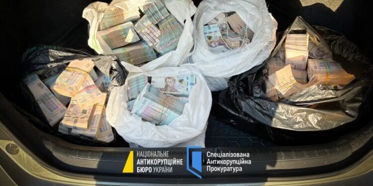 НАБУ і САП розкрили деталі схеми з фігурантами чинним і колишнім нардепами і топпосадовцями ОП і показали мішки з грошима