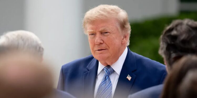 Трамп у червні здійснив понад 1000 угод з цінними паперами на сотні мільйонів доларів