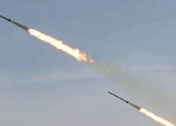 росія атакувала Київ балістичними ракетами, у столиці пролунала серія вибухів
