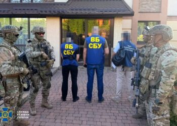 Заступника голови Хмельницької ОВА викрили на отриманні "відкатів" за ремонти доріг
