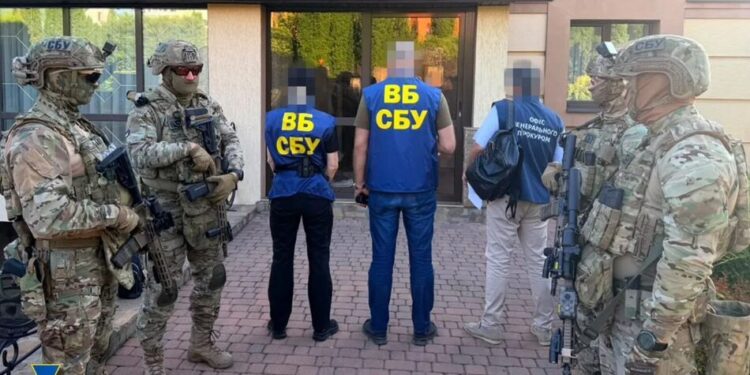 Заступника голови Хмельницької ОВА викрили на отриманні "відкатів" за ремонти доріг