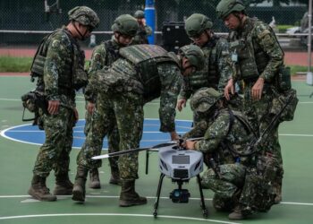 Тайвань за прикладом України створює флоти літаючих дронів та безпілотних ударних катерів
