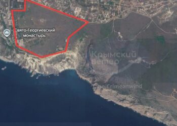 У Севастополі після серії вибухів спалахнула пожежа, повідомляють про детонацію
