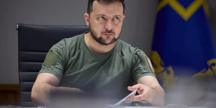 Зеленський пообіцяв "справедливу і далекобійну" відповідь на масований удар рф