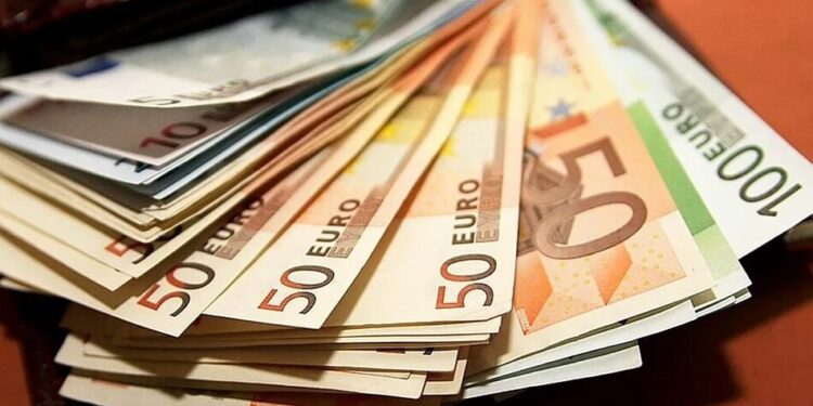 Євро встановив новий історичний максимум і вже завтра сягне 52,13 грн
