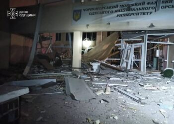 Зеленський: рф вдарила по 9 областях, на підприємствах у Чубинському ліквідовують пожежі