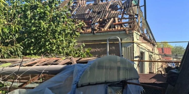 Ворог завдав авіаудару по Херсону – одна людина загинула, десятки поранені