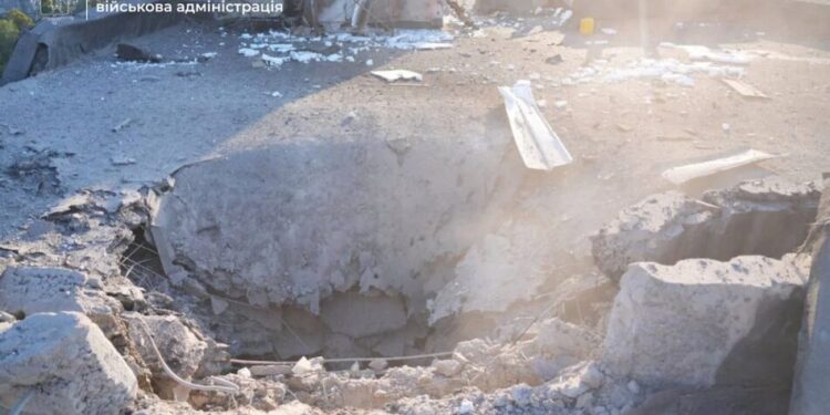 рф вдарила КАБами по Запорізькому району, під завалами може бути 84-річний чоловік