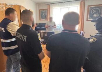 На Львівщині викрили чоловіка, який систематично ґвалтував 14-річну падчерку