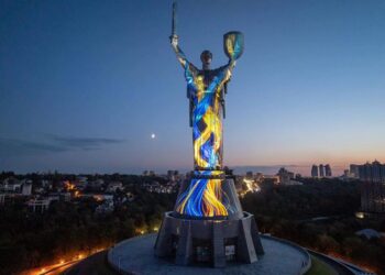 "Майбутнє пам’ятає": столиці на "Батьківщині-Матері" запустили арт-інсталяцію