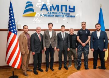 Кіт Келлог прибув в Україну з візитом та відвідав Одеський порт