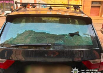 У Києві чоловік через конфлікт розстріляв BMW і отримав підозру