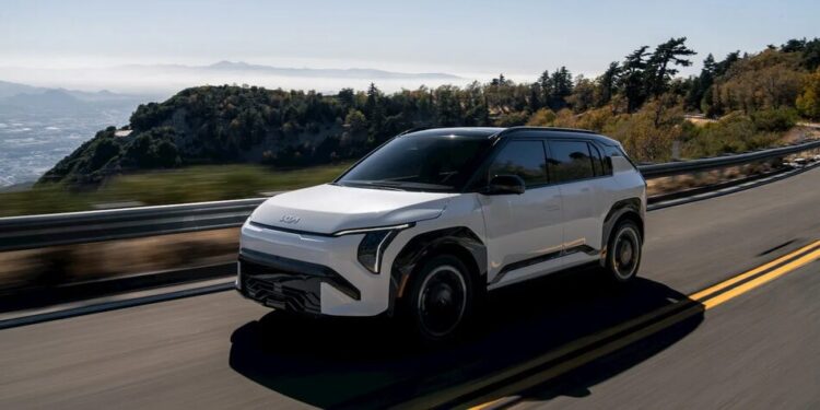 Kia новим електрокаром EV3 знайшла заміну Niro EV – що всередині і яка ціна