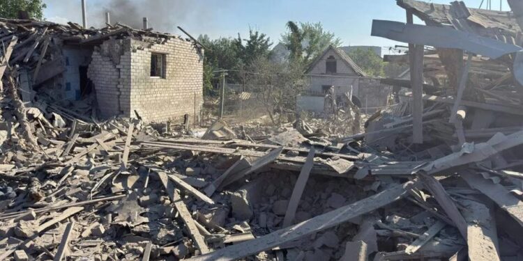 Авіабомба рф влучила у приватну забудову Запоріжжя – є загиблий та поранені