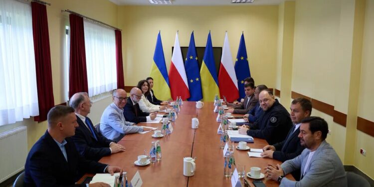 Називати геноцид геноцидом – у Польщі заявили, що вступ України до ЄС вимагатиме від українців переосмислення історії