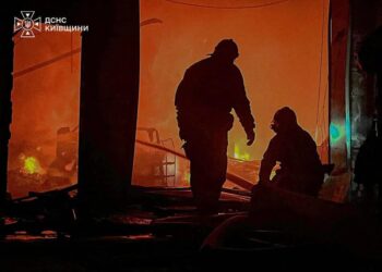 росіяни вранці атакували склади у Броварах, є загиблий та поранені