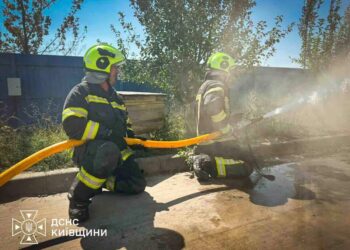 Удар рф по стоянці вантажівок на Київщині забрав життя двох людей, 9 постраждалих