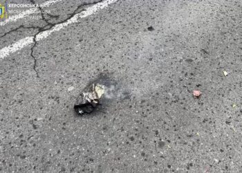Російський дрон атакував маршрутку в Херсоні: троє поранених