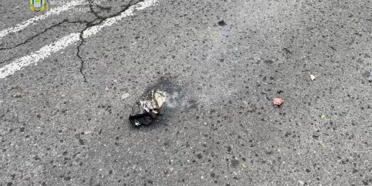 Російський дрон атакував маршрутку в Херсоні: троє поранених
