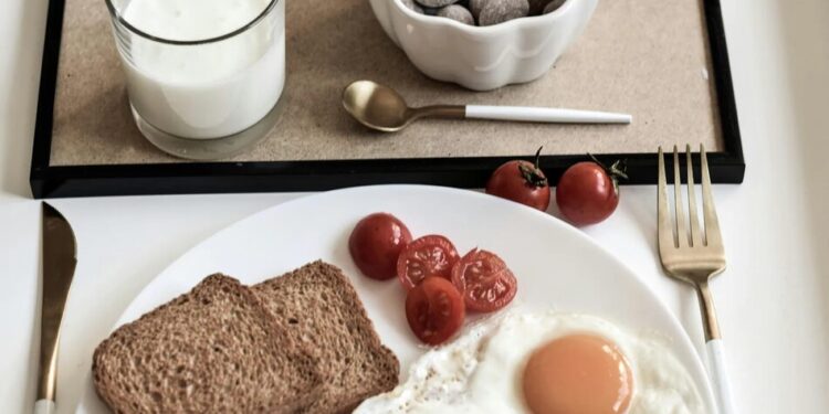 Які продукти знижують холестерин, а які можуть його підвищувати