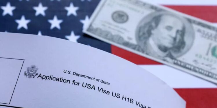 США хочуть зробити збір за нові H-1B візи постійним на рівні $103 тисяч