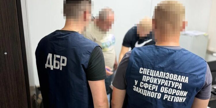 П'яний офіцер ТЦК побив солдата на Івано-Франківщині, йому загрожує до 12 років – ДБР