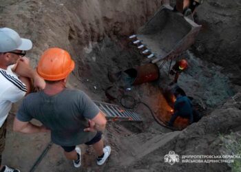 У Марганці тривають роботи з відновлення водопостачання – прокладають новий трубопровід